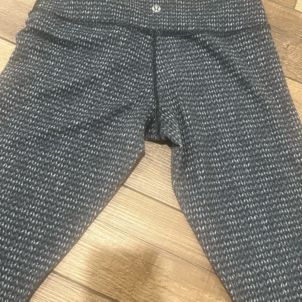 Lululemon Running Pant Barely Worn! Size 8 - image 2
